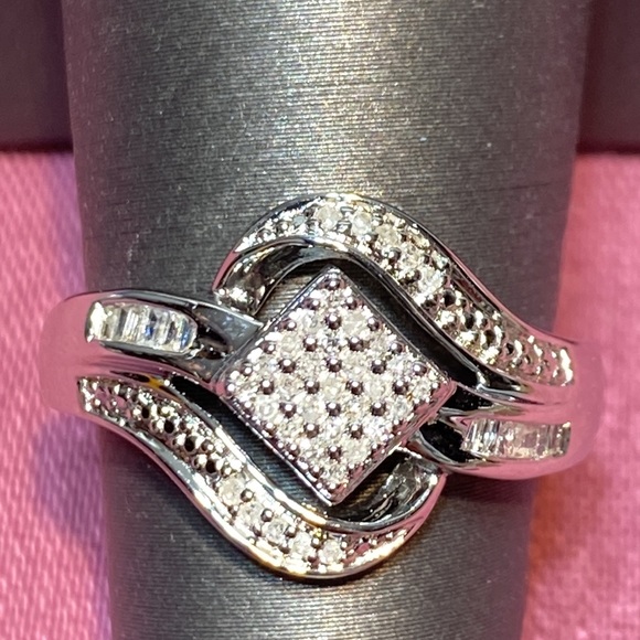 0.15ctw Round White Diamond Ring - Picture 6 of 15